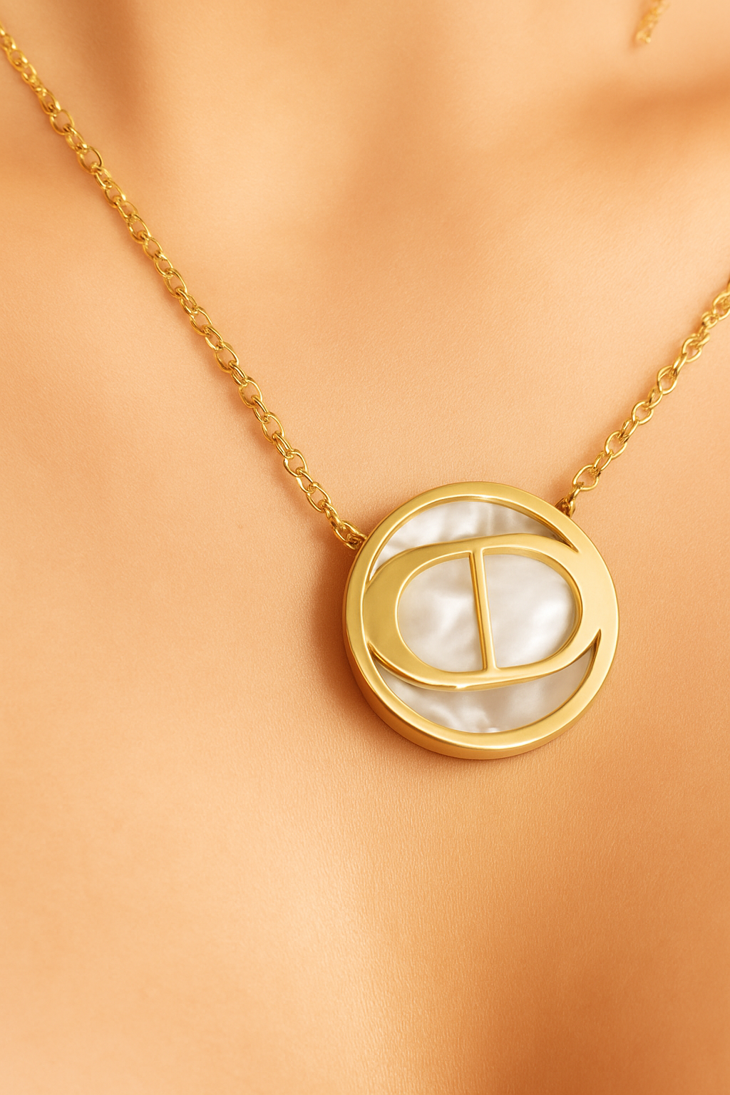 Gold Round Pendant Necklace with Mother-of-Pearl Detail