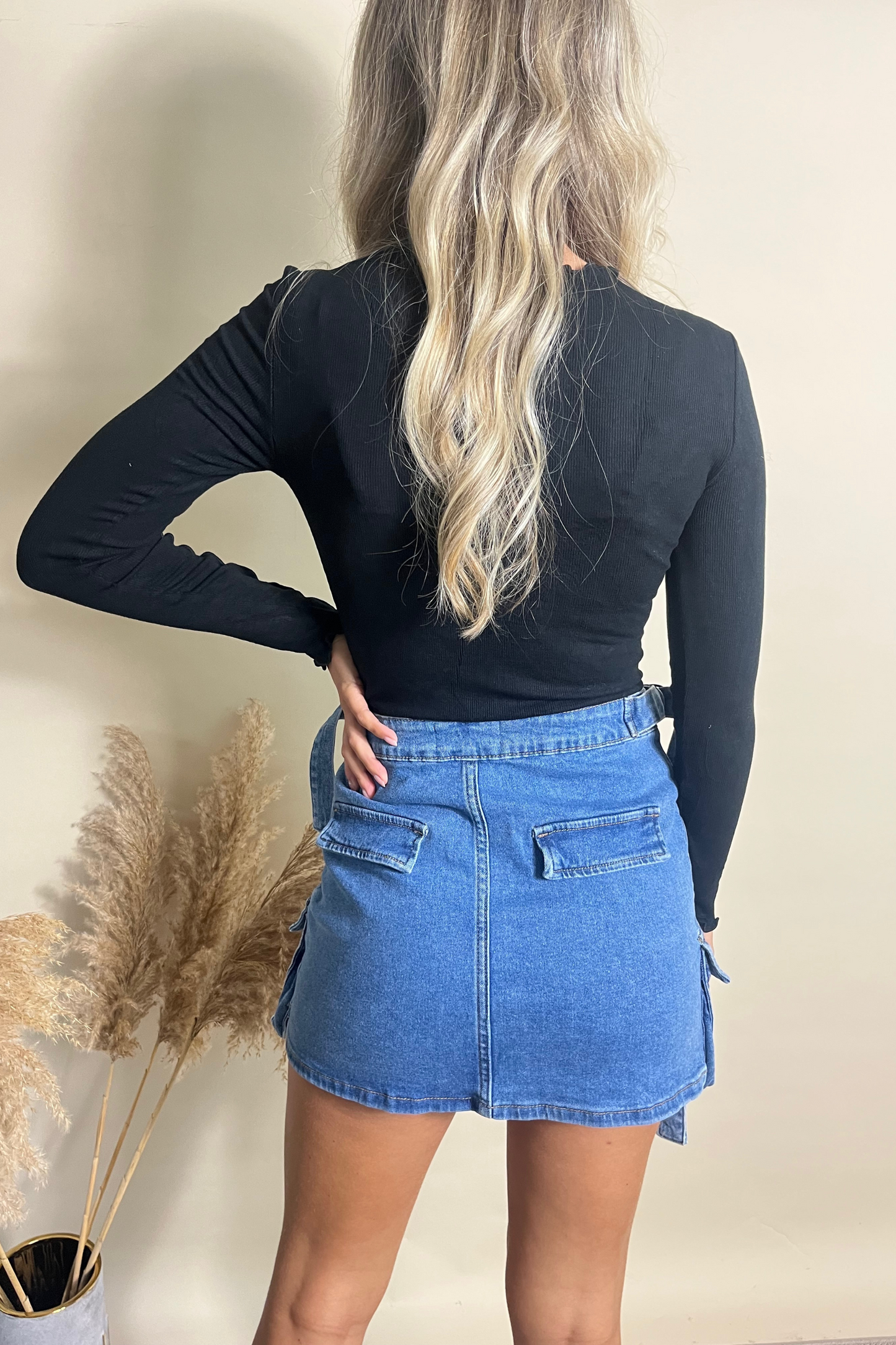Black Raw Hem Round Neck Tops