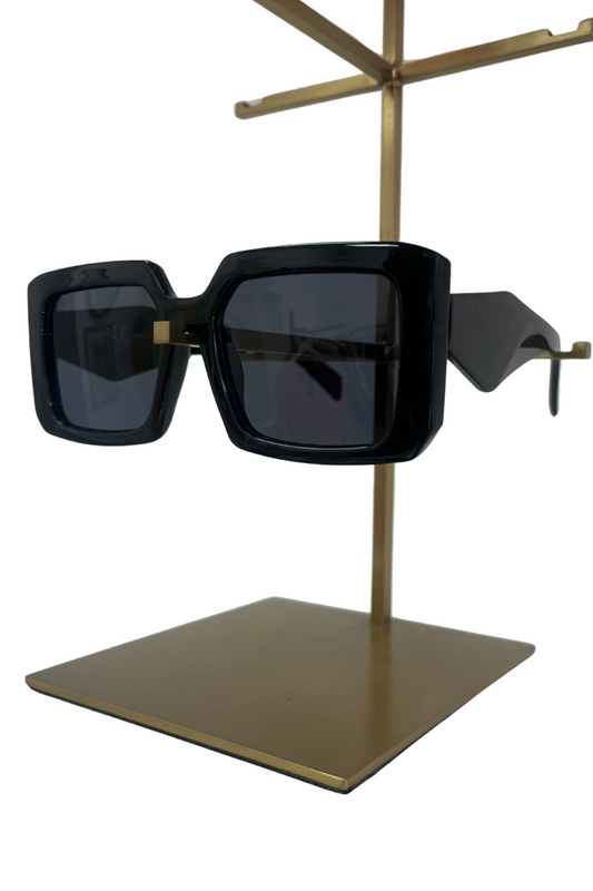 Black oversized sunglasses