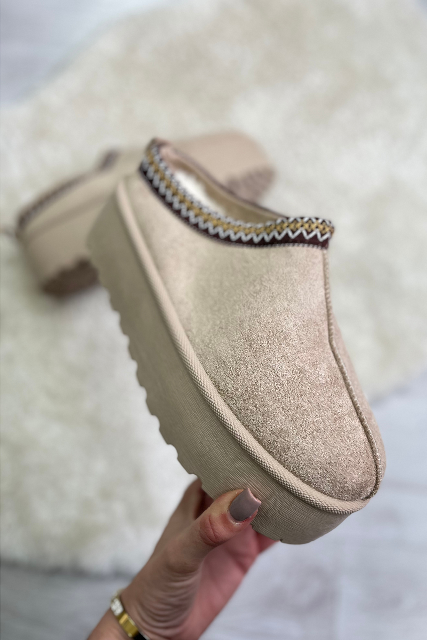 Faux fur sliders (Variant colours)