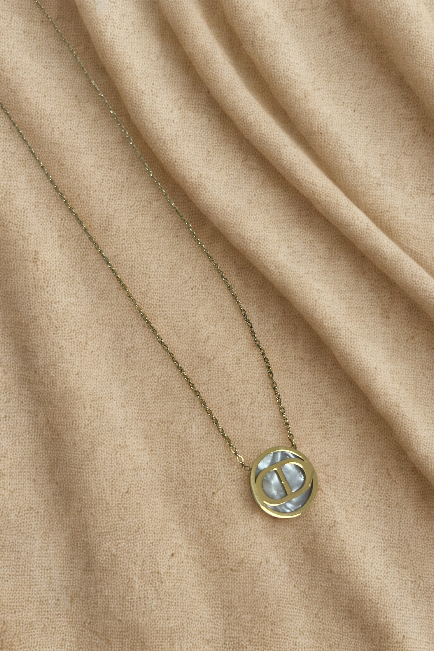 Gold Round Pendant Necklace with Mother-of-Pearl Detail