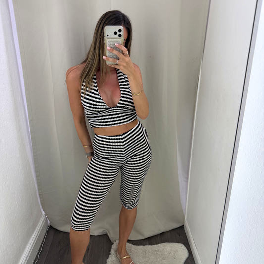 black and white textured stripe capri set