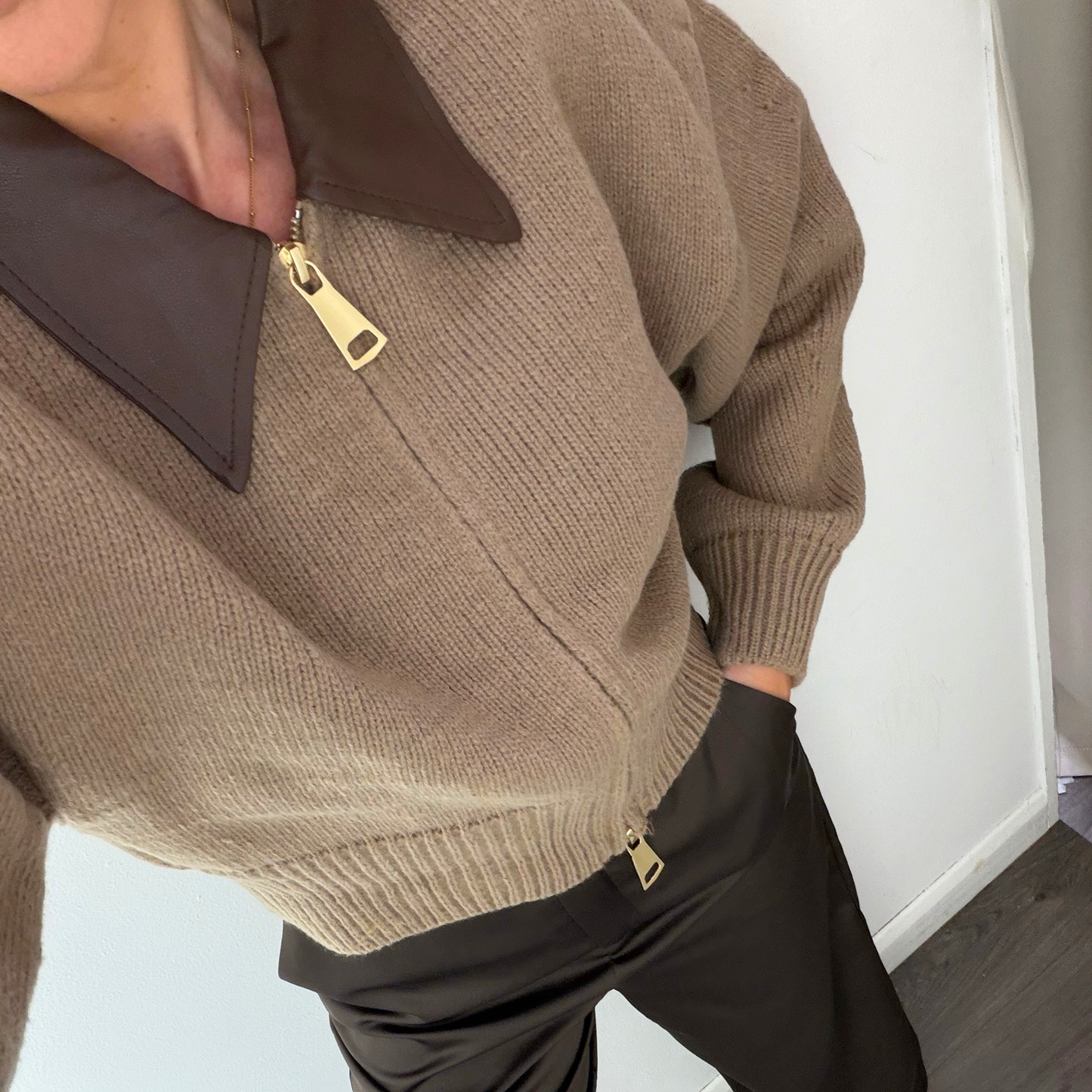 Leather Collar Zip Knit Cardigan's