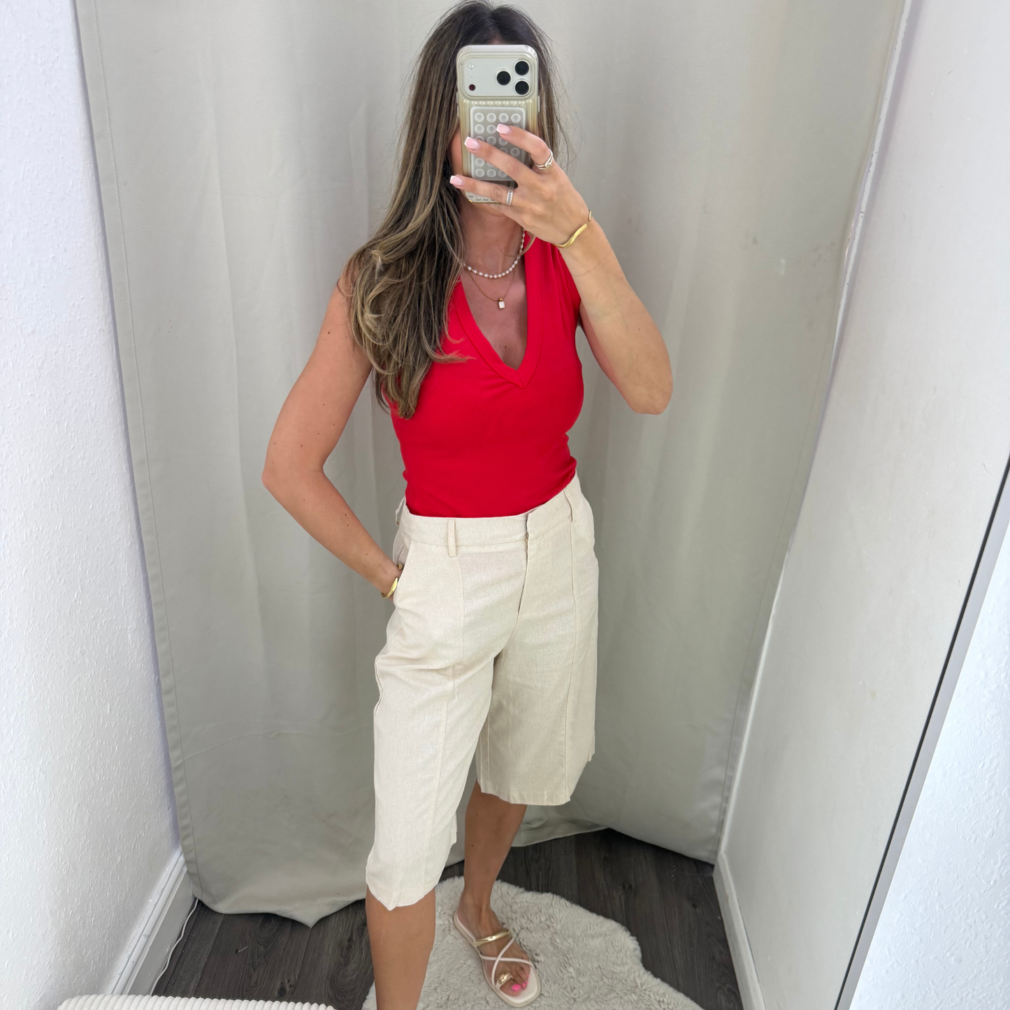 Everyday V-Neck Vest – Red