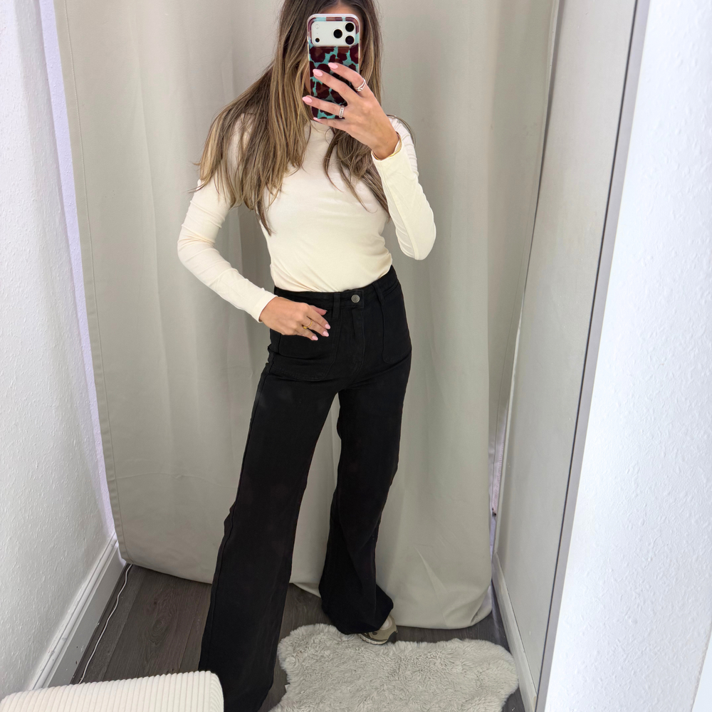 High-Waisted Wide-Leg Jeans with Patch Pockets – Black & Brown