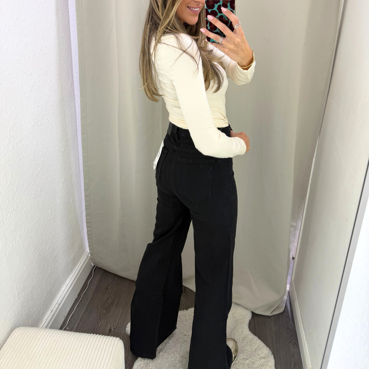 Black High-Waisted Wide-Leg Jeans with Patch Pockets