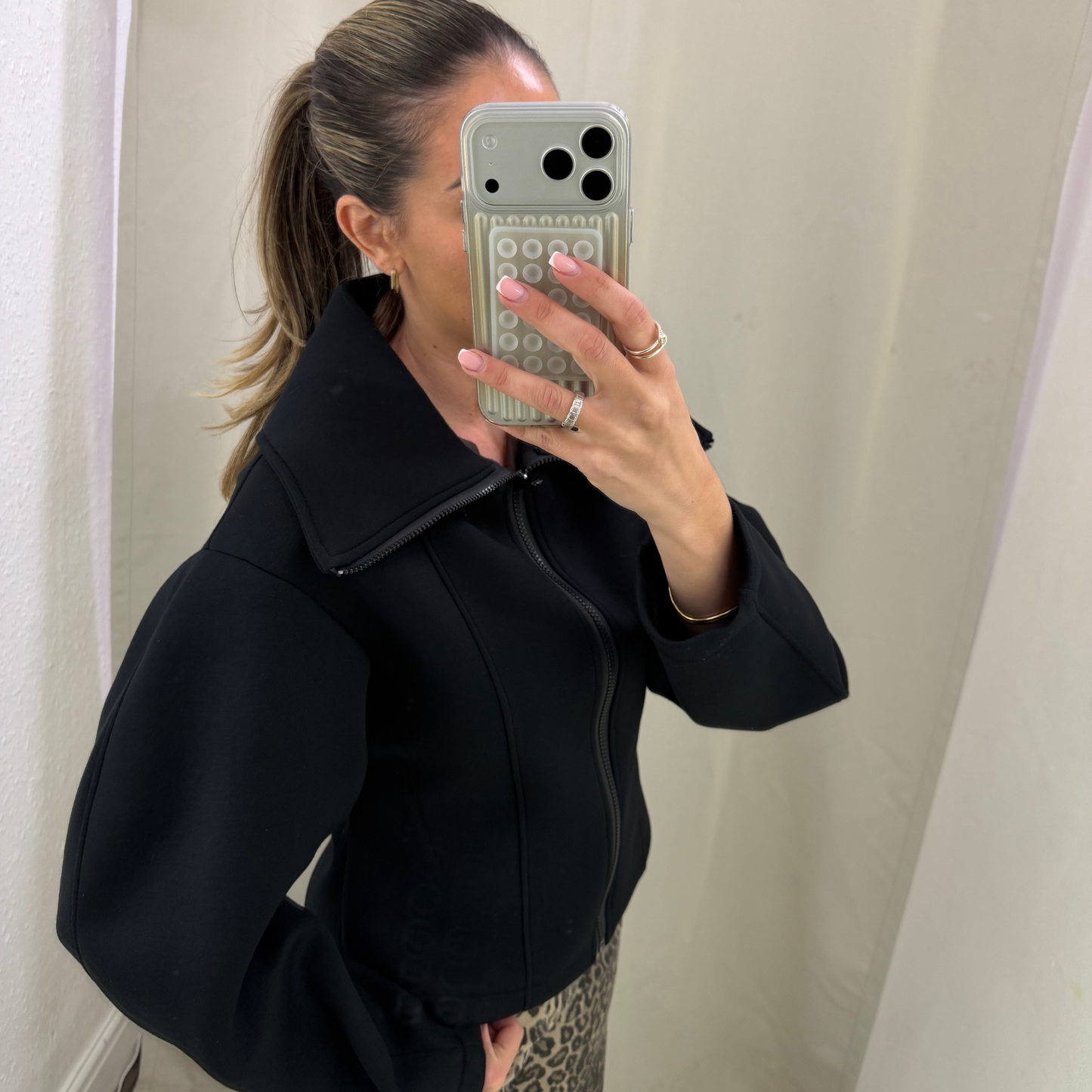 Structured Zip-Up Jacket – Taupe / Black