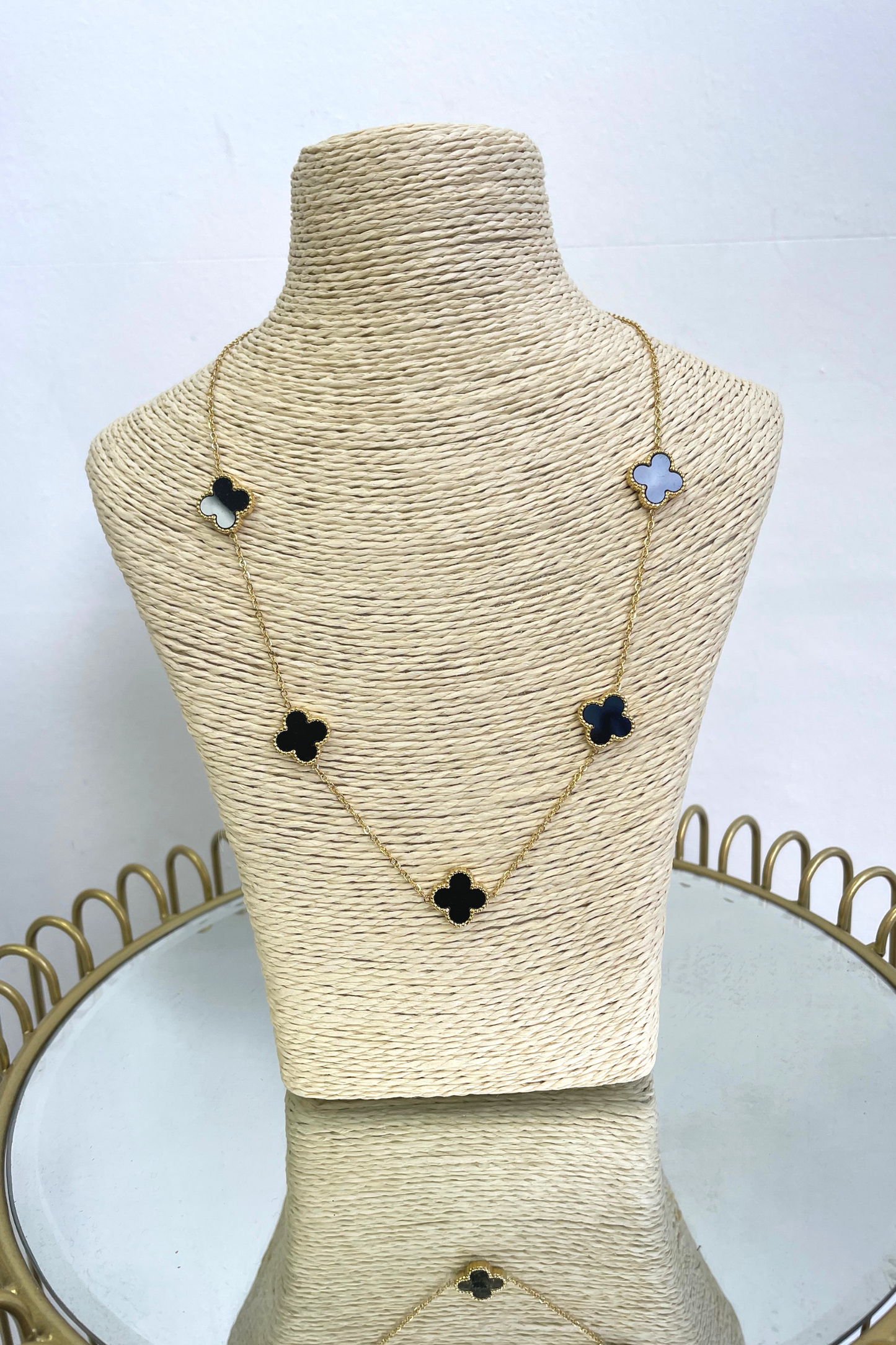 SHORT BLACK CLOVER WITH GOLD CHAIN NECKLACE