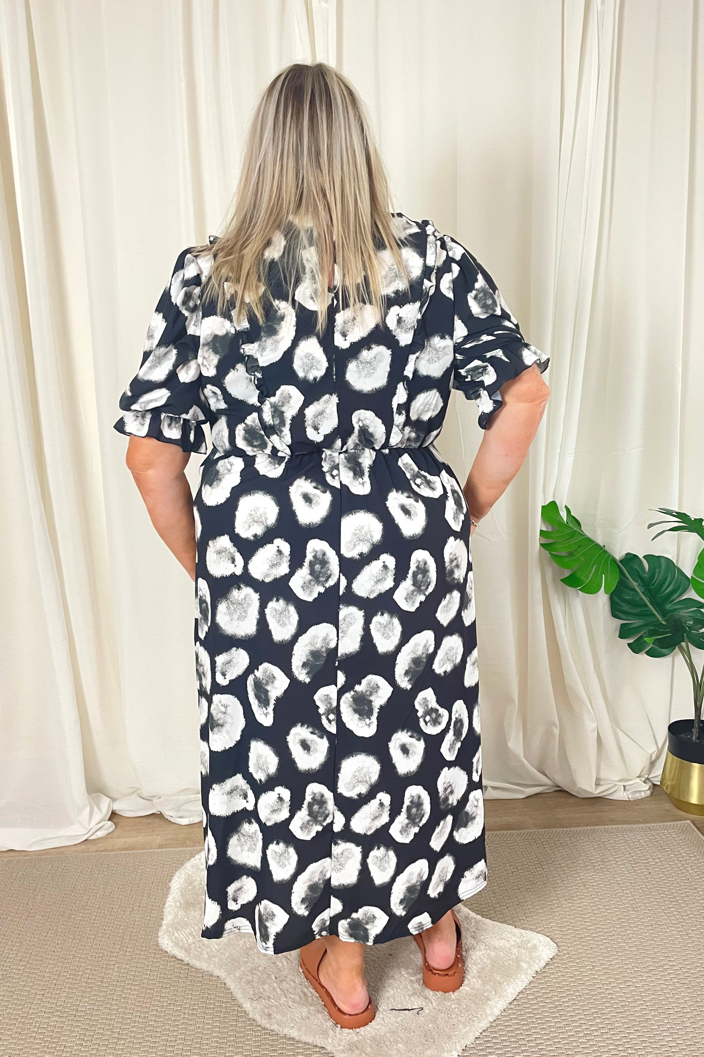 Plus Size Black & White Wash Print Midi Dress